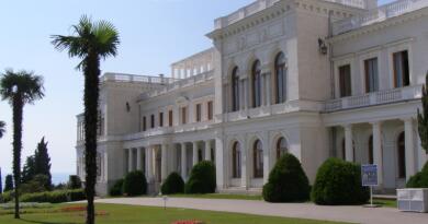 Экскурсия из Севастополя: Два дворца - Воронцовский & Ливадийский, замок Л фото 15273 Экскурсия из Севастополя: Два дворца - Воронцовский & Ливадийский, замок Л фото 15273